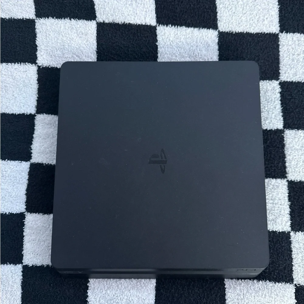 Sony PS4 Console - Black Comes with a Orange and Navy blue controller.